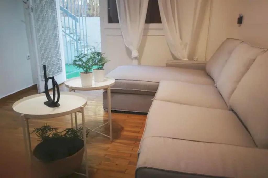 Apartment With Private Patio Atene Esterno foto