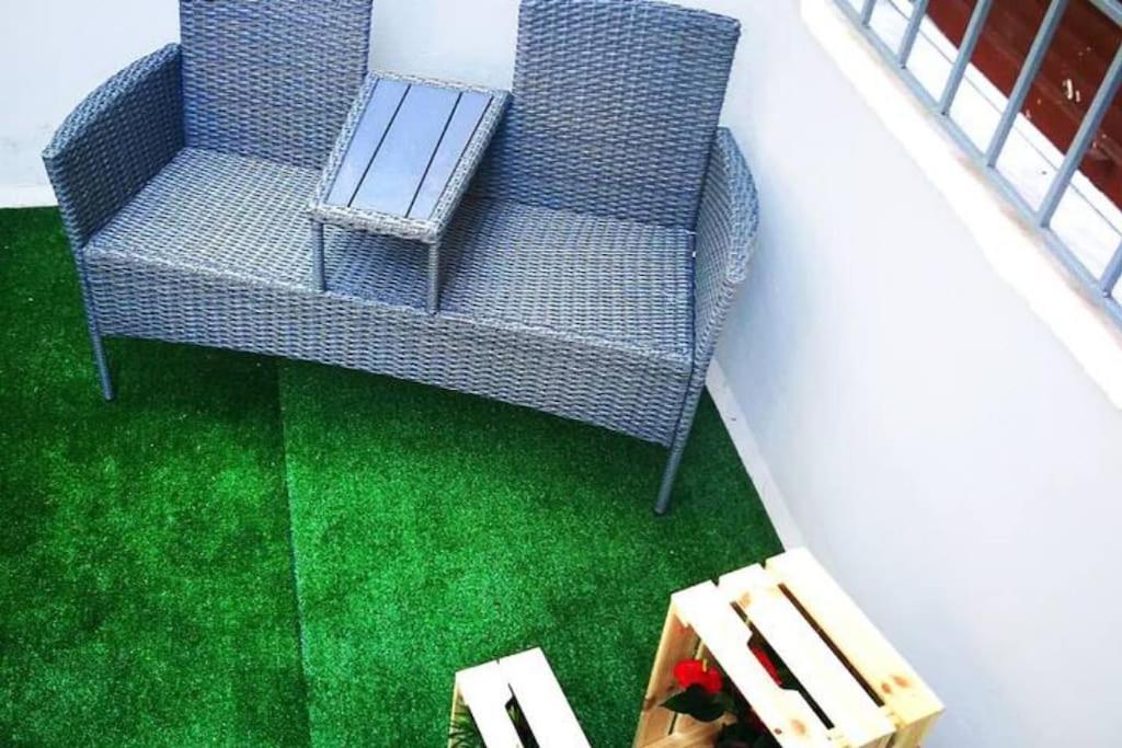 Apartment With Private Patio Atene Esterno foto