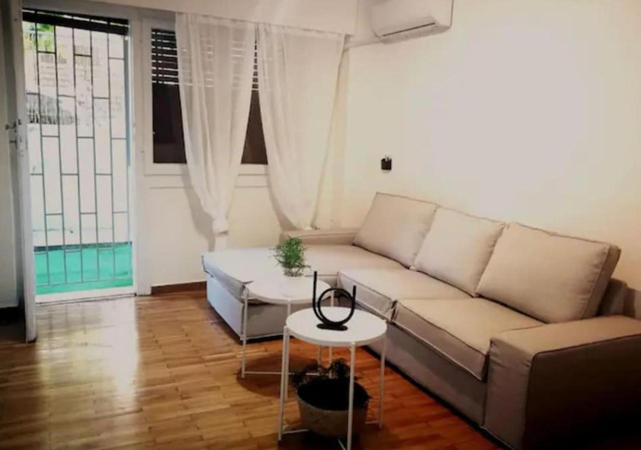 Apartment With Private Patio Atene Esterno foto