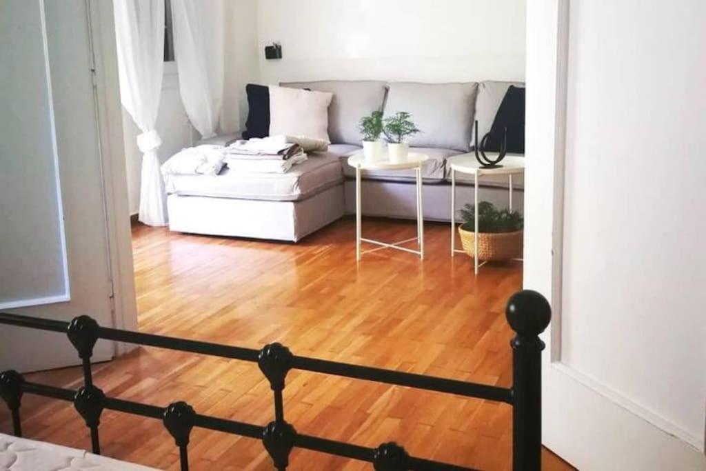 Apartment With Private Patio Atene Esterno foto