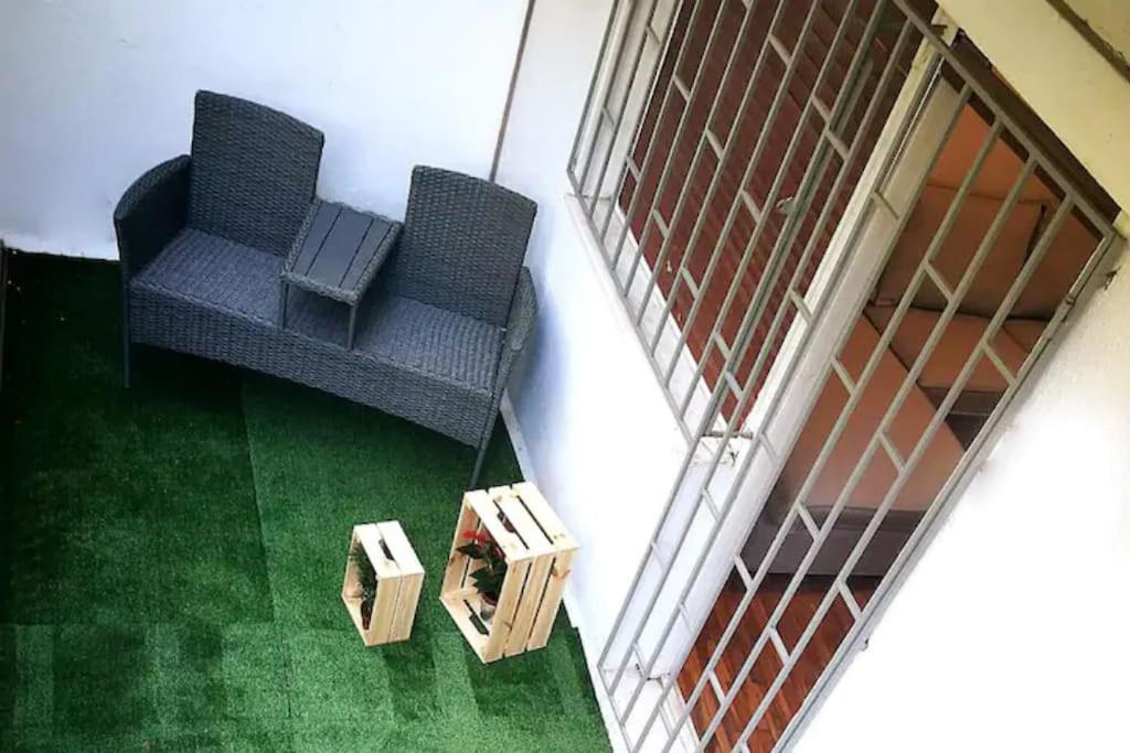 Apartment With Private Patio Atene Esterno foto